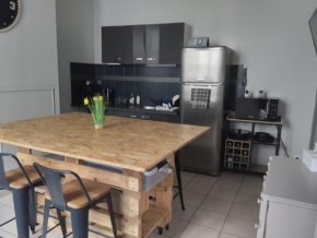 Petite maison de ville ernée centre
